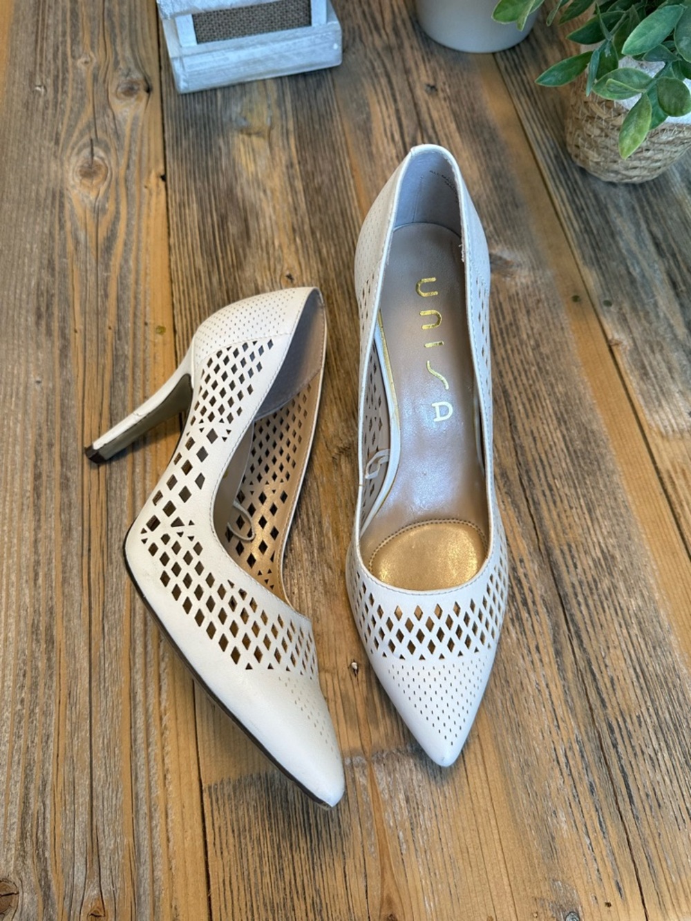 Unisa Women's Perforated Pointed-Toe Pumps in White Size 6.5